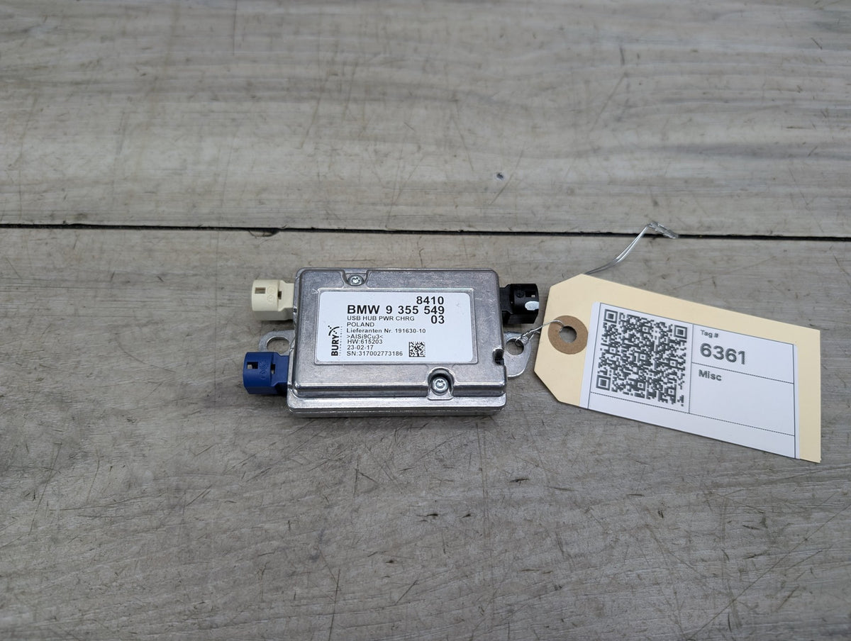 2017-2023 BMW 530i G30 AUX/ USB Charger Port Socket 9355549 OEM
