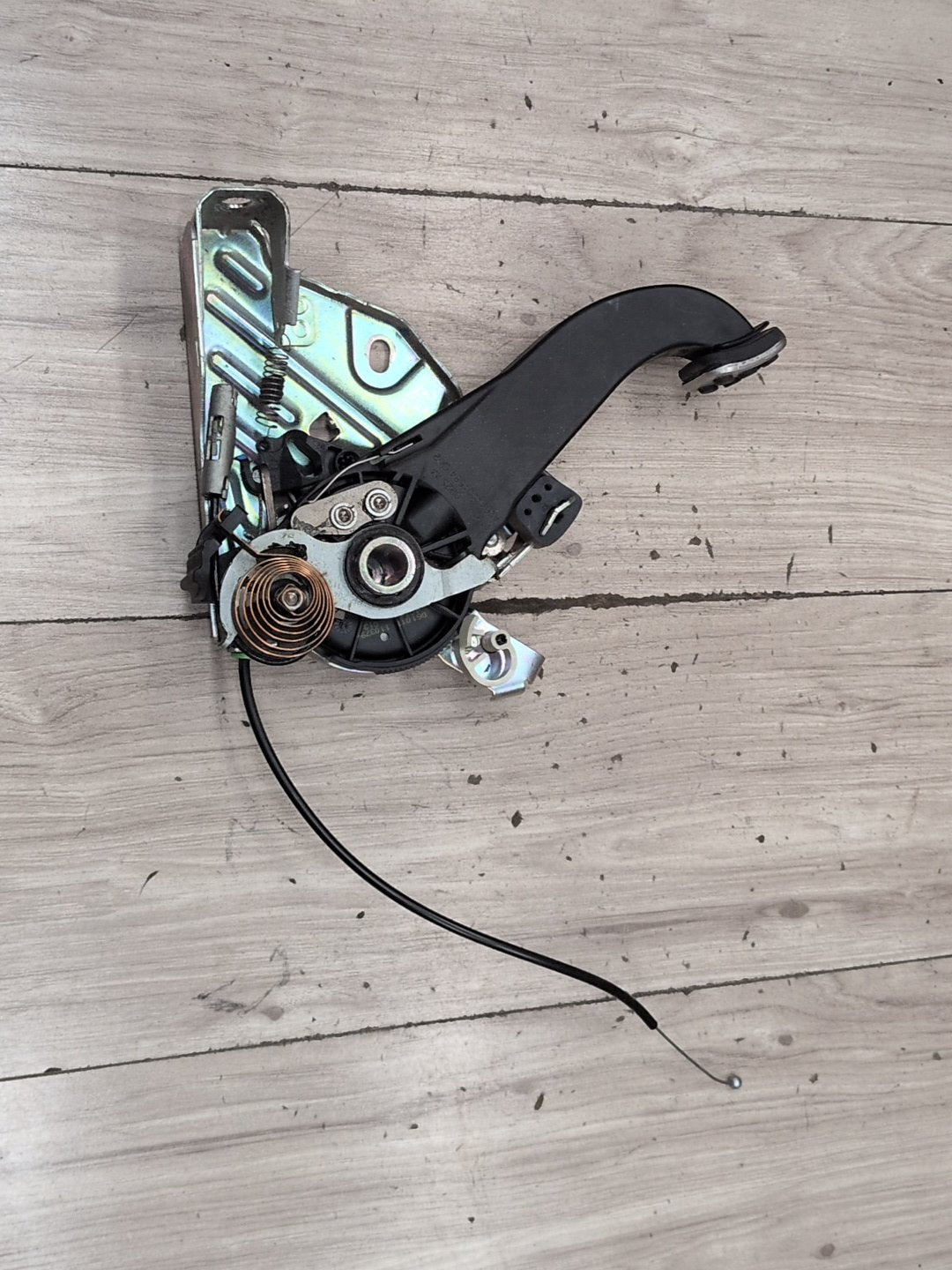 2009-2012 Mercedes-Benz E550 W212 Parking Brake Pedal Assembly A2044201584 OEM