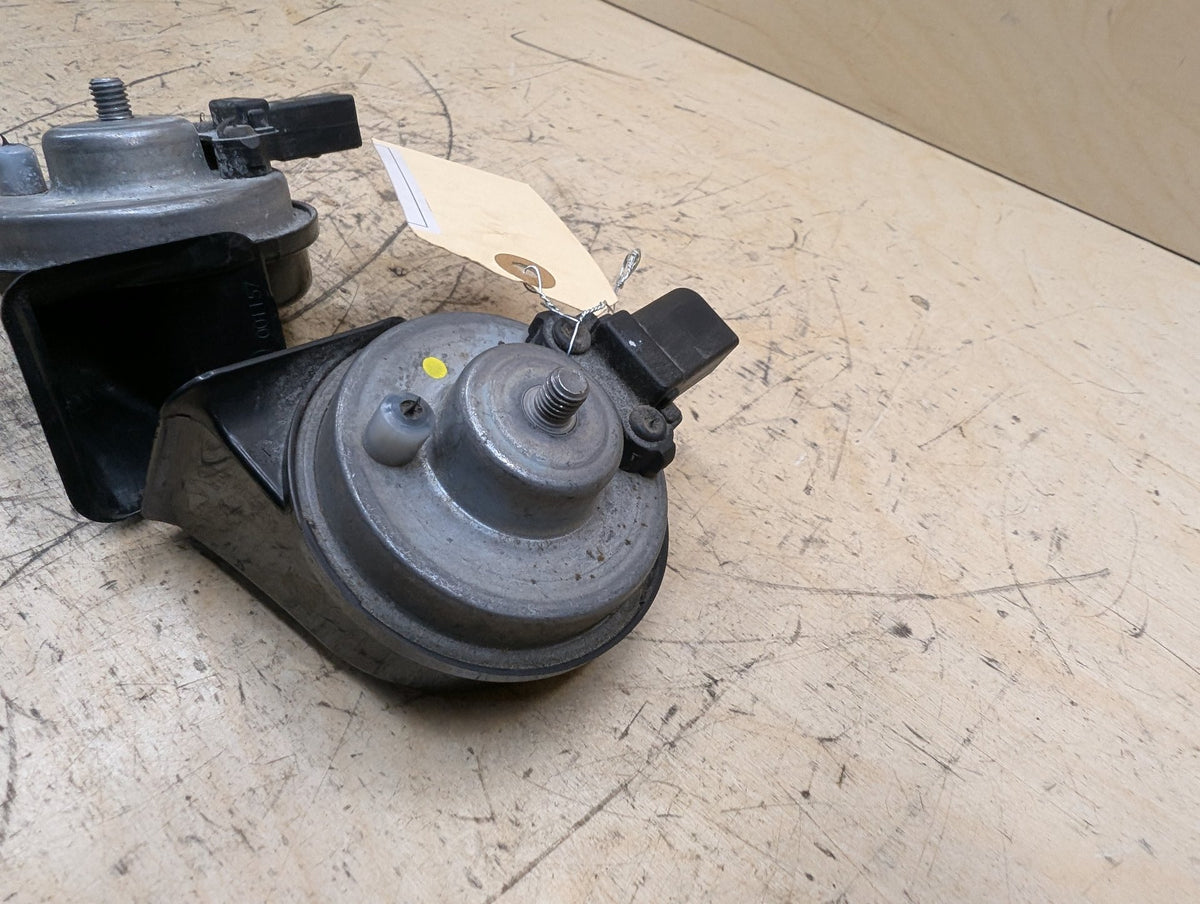 2019-2026 BMW X5 G05 Alarm Horns SET 7342945 OEM