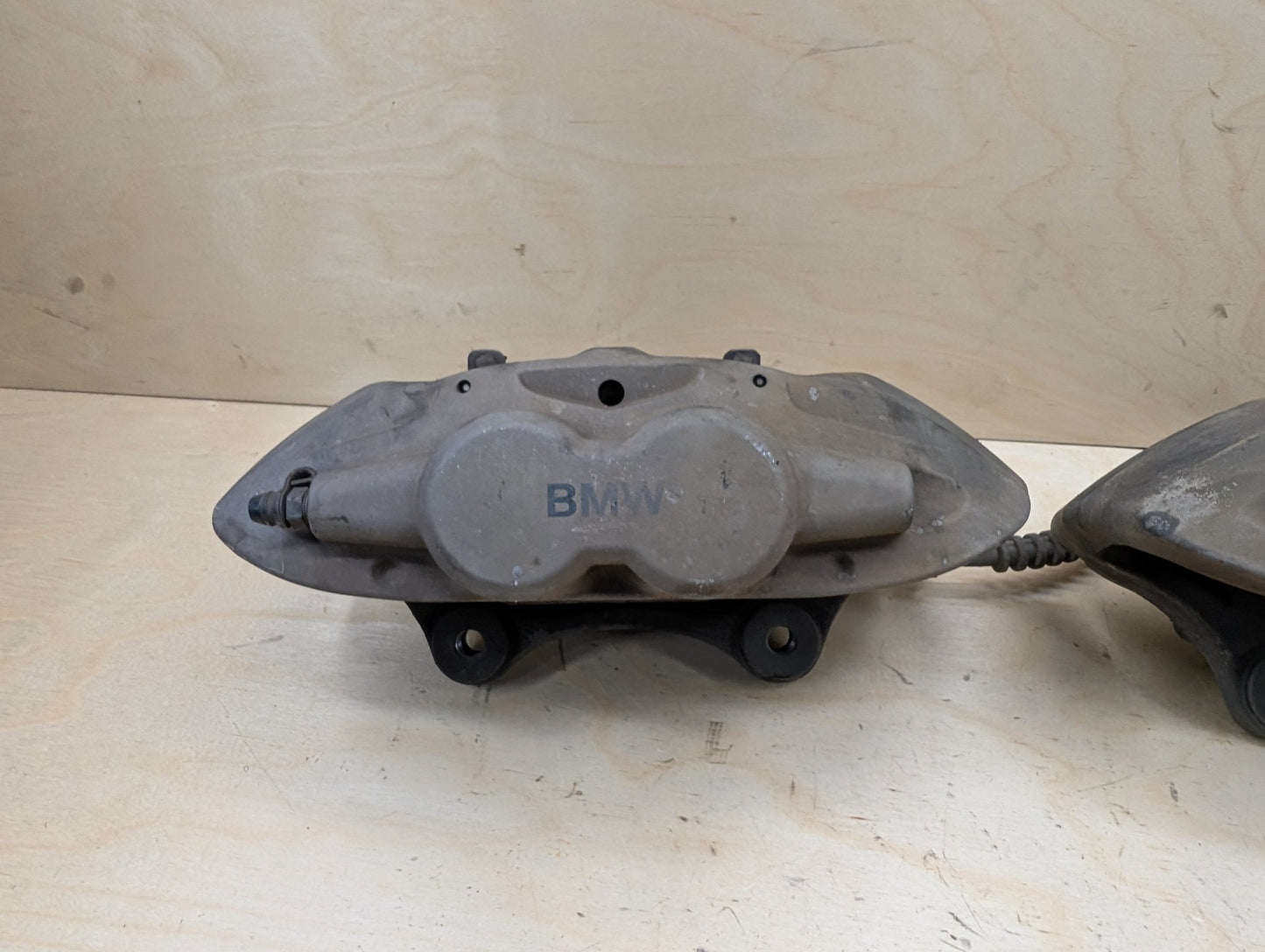 2012-2018 BMW 335i F30 Front Left Right Brake Caliper SET 6865537