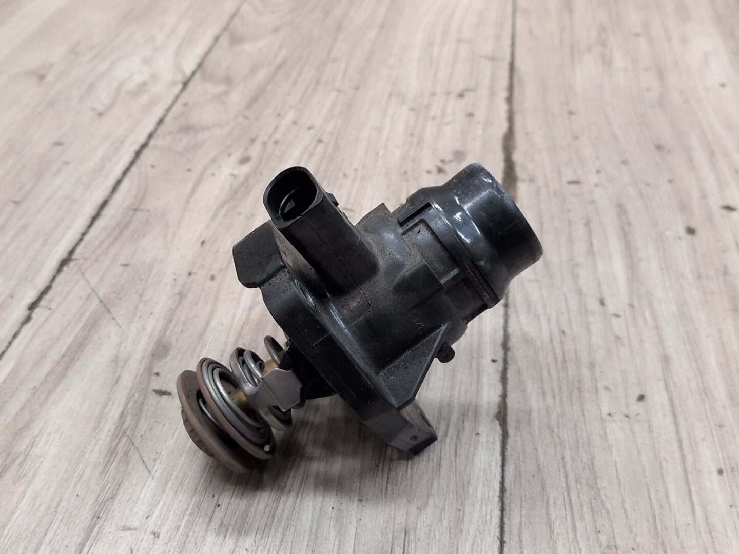 2016-2022 BMW G12 750i Engine Motor Heat Coolant Thermostat 8685978