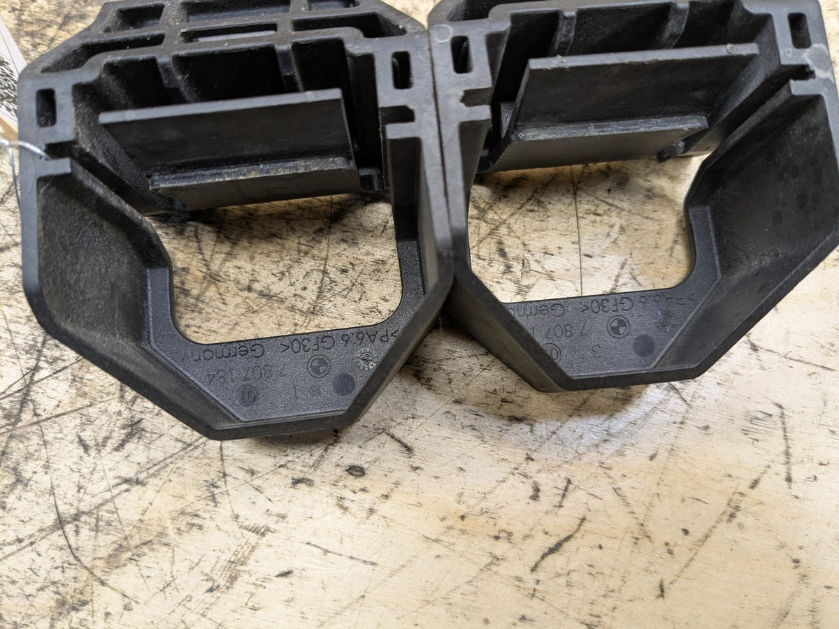 2008-2013 BMW 135i E88 Radiator Lower Mounting Brackets SET 7807184 OEM