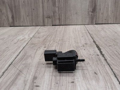 02-26 OEM Audi A4 A5 Q5 S4 S5 SQ5 Vacuum Solenoid Valve 037906283C