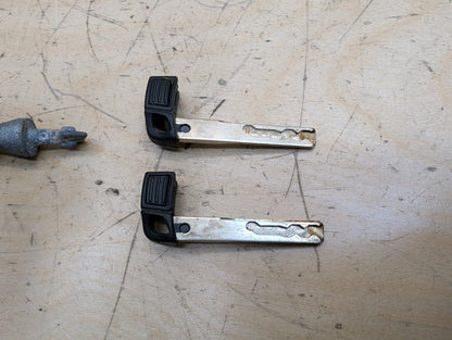2006-2011 BMW 328i E90 Front Left Driver Key Lock Mechanism w/ Key 7162427