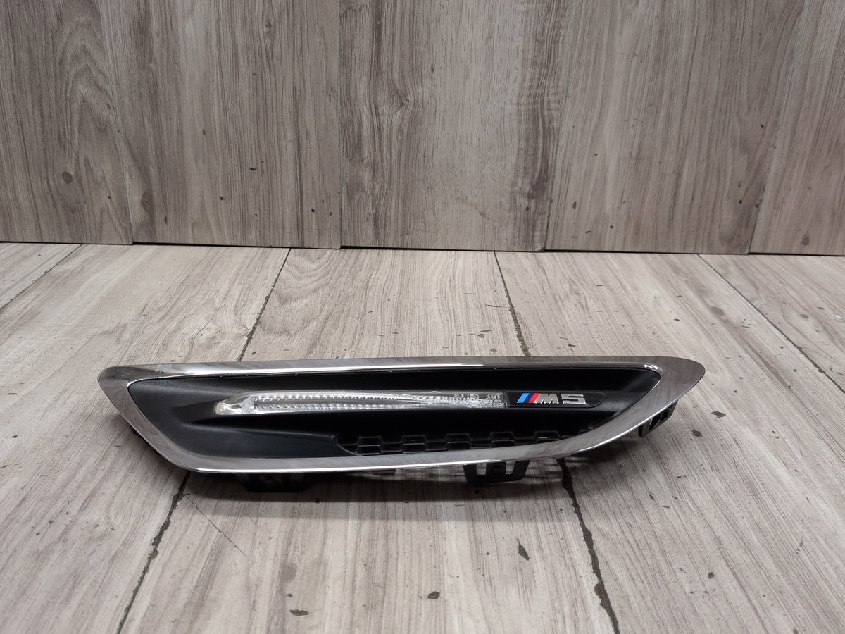 2011-2016 BMW M5 F10 Front Right Passenger Fender Trim Molding 7903880 OEM