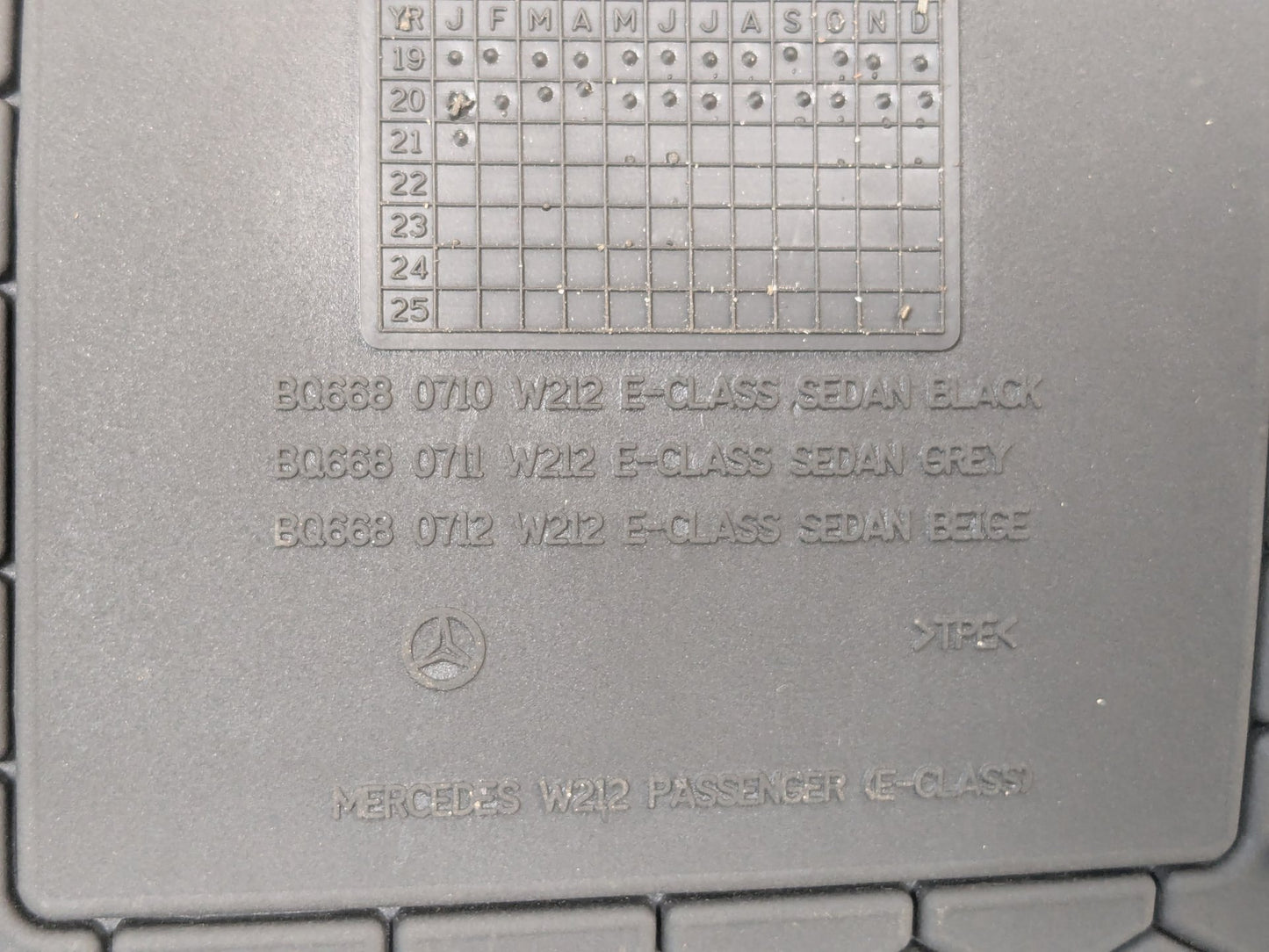 2009-2012 Mercedes-Benz E550 W212 Front Rear Left Right All Weather Mat Carpet Floor Mats SET A2126801848 OEM