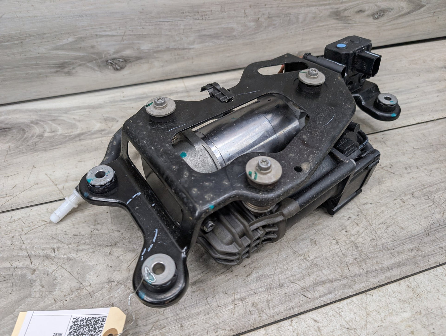 2014 - 2018 BMW X5 F15 Air Suspension Compressor Pump 6875177 N63B44O1