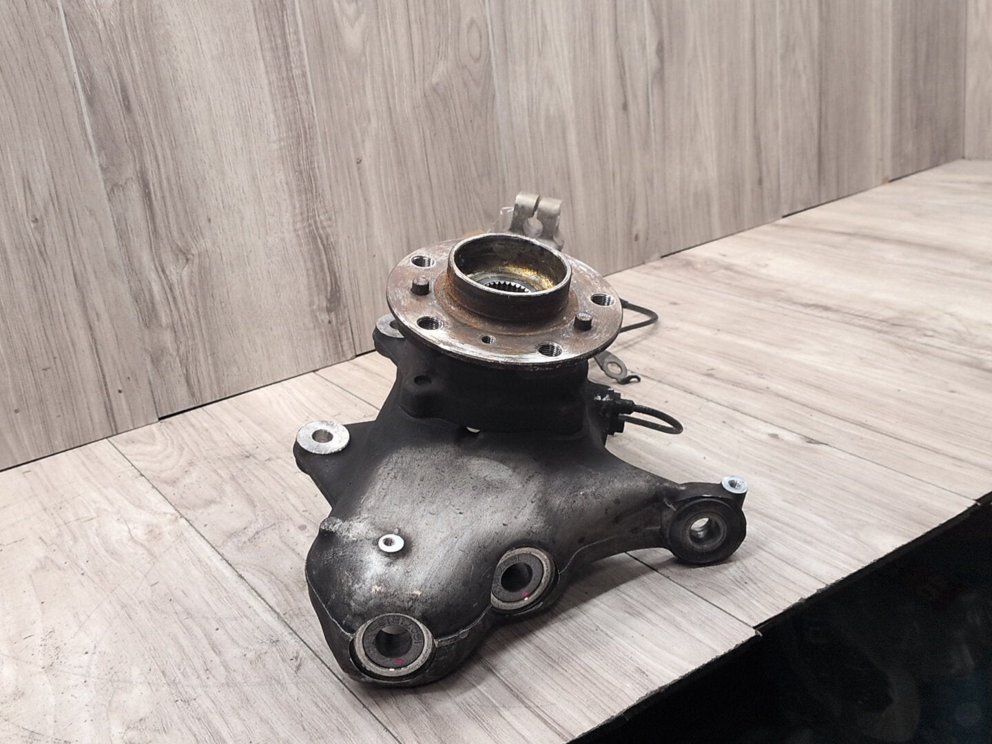 2014 - 2018 BMW X5 F85 Front Right Passenger Spindle Knuckle w/ Bearing 6869870 S63B44T2
