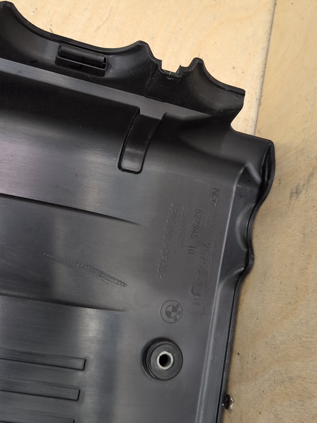 2006-2011 BMW E90 328i N52B30 Engine Cover 7575032