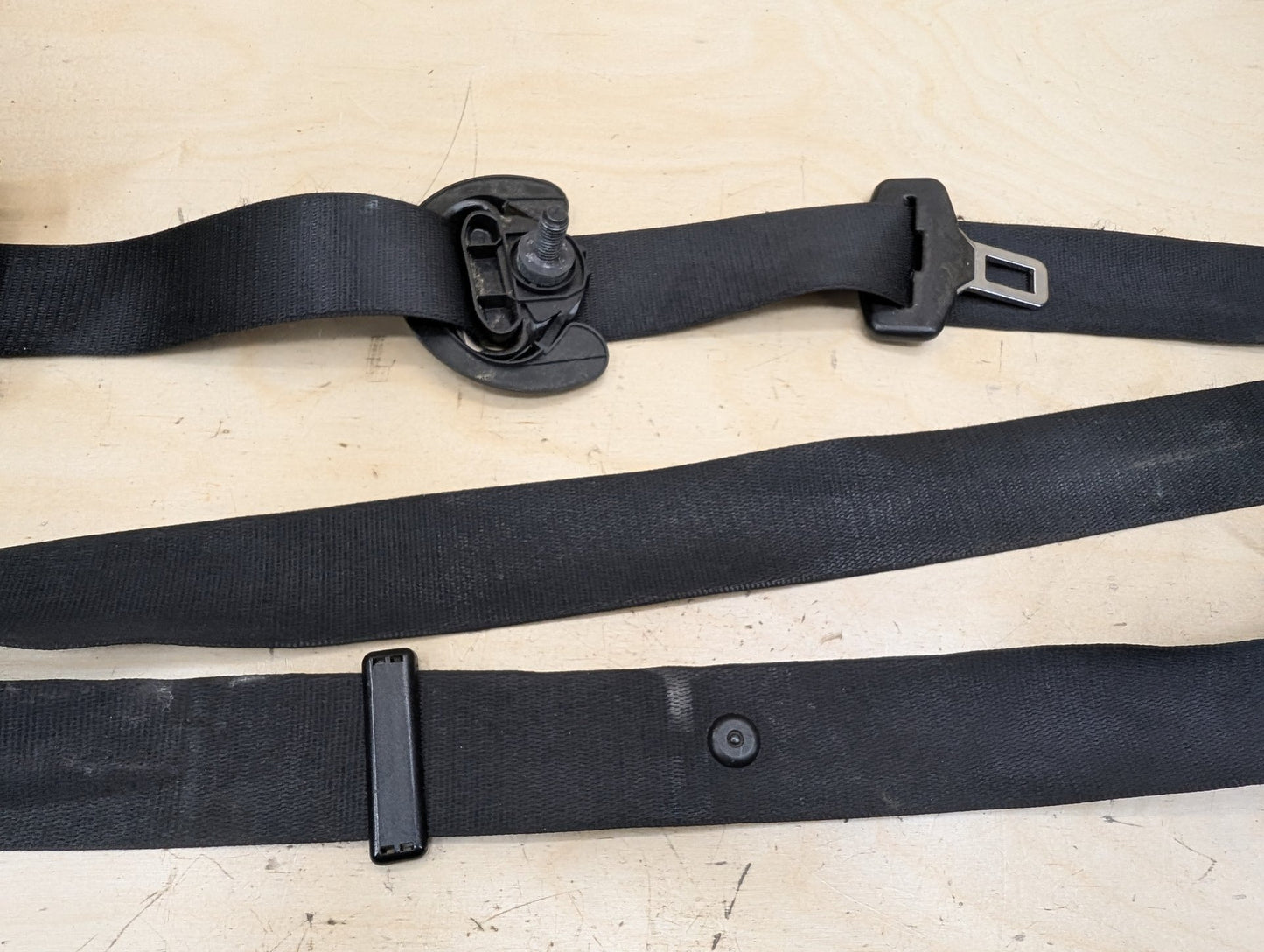 OEM BMW F15 F16 F85 X5 X6 Front Left Driver Seat Belt Seatbelt Retractor Black