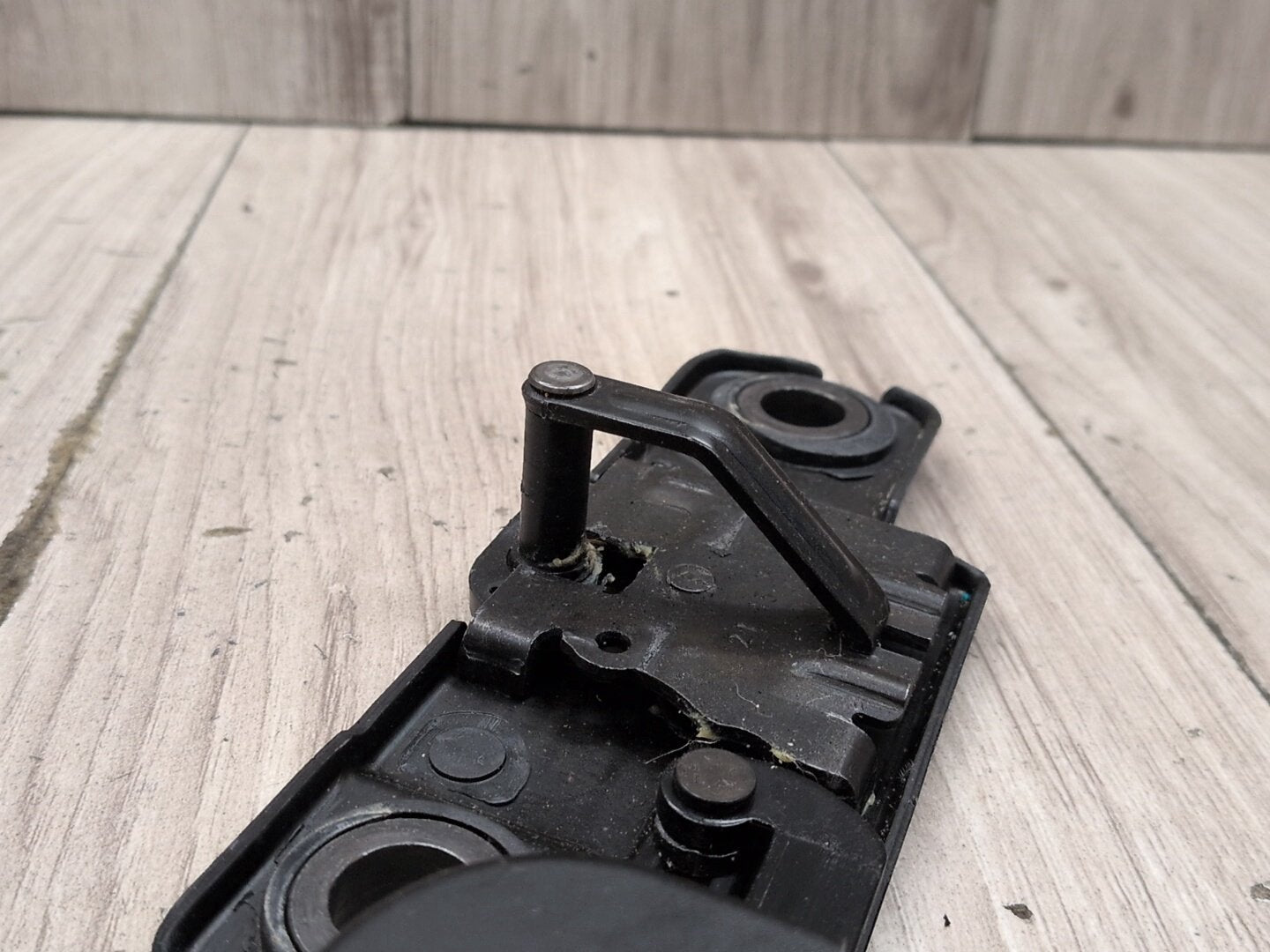 2015-2018 Audi Q3 8U Lower Liftgate Tailgate Lock Latch Striker Plate 4F9827383H
