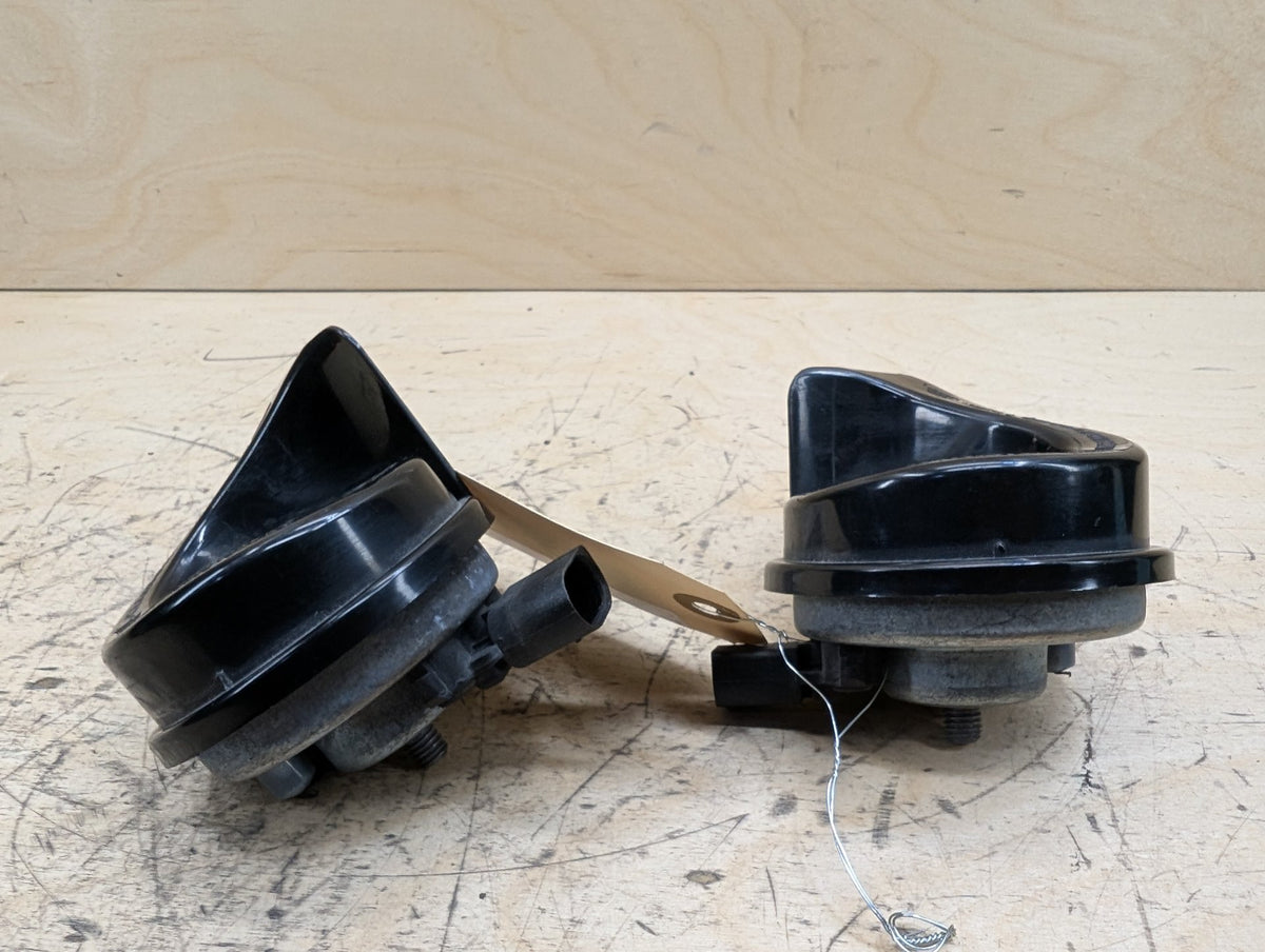 2010-2017 BMW 535i GT xDrive F07 Alarm Horns SET 7279781 OEM