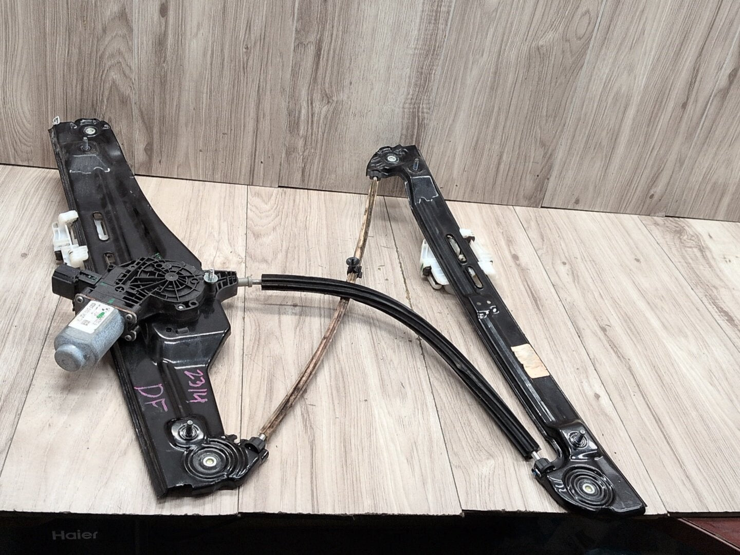 2011 - 2017 BMW X3 F25 Front Left Driver Door Window Glass Regulator w/ Motor 7258533 N20B20O0