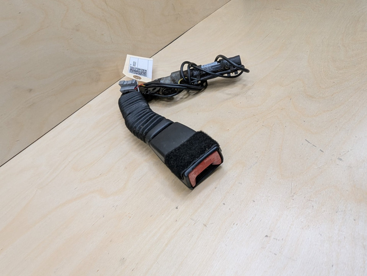 2007-2013 BMW 328i E93 Front Right Passenger Seatbelt Seat Belt Buckle 9117668 OEM