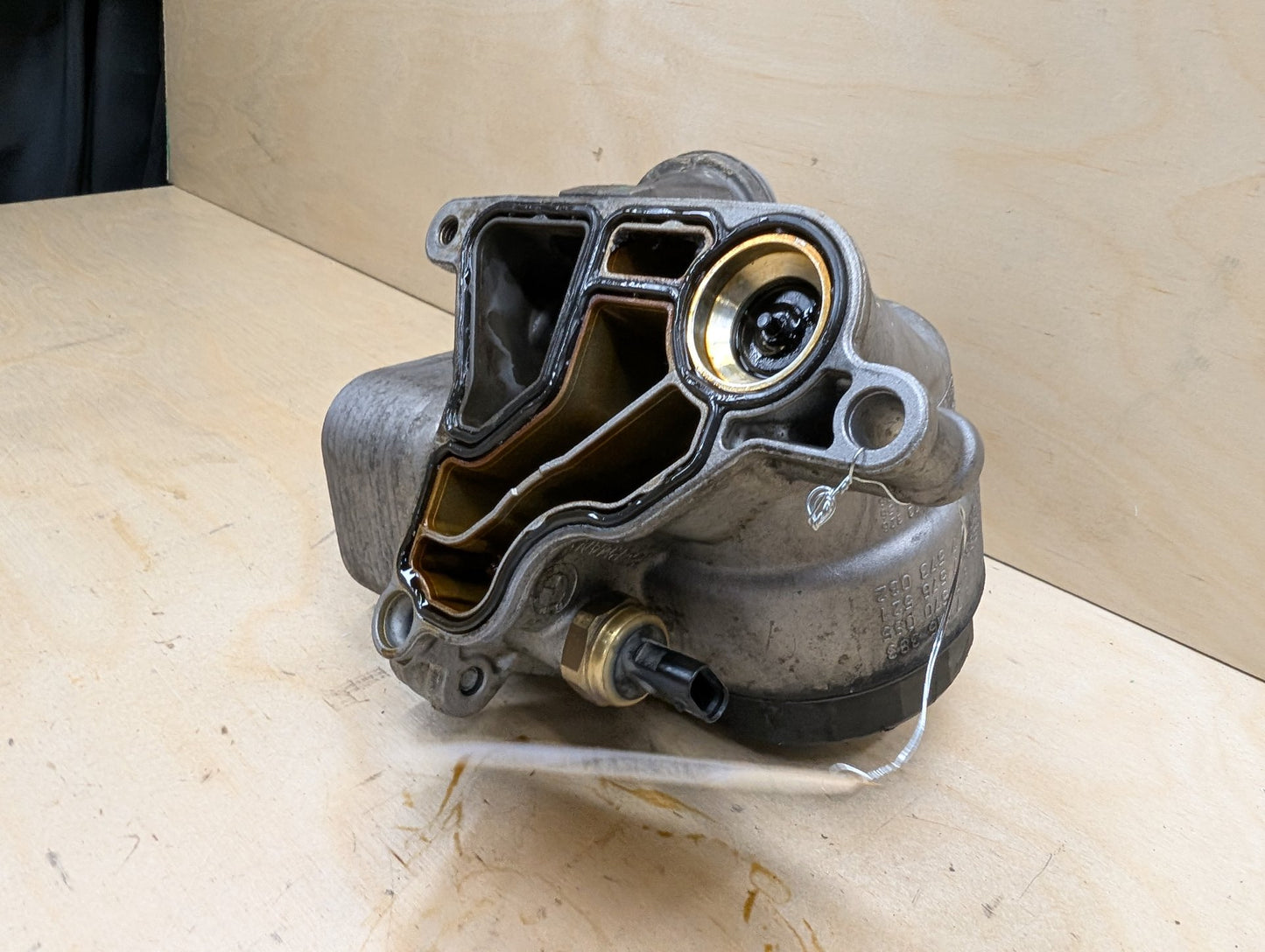 OEM BMW F10 F15 F16 F25 X3 X4 X5 X6 N55 Engine Oil Filter Housing COOLER