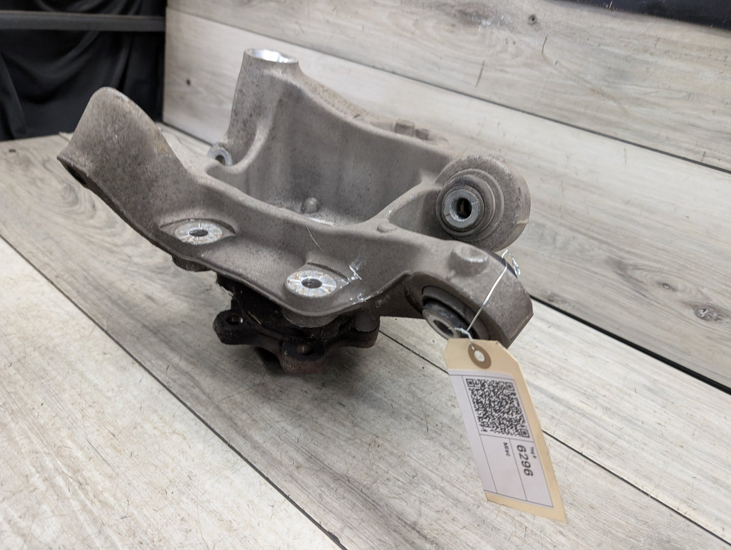 2017-2023 BMW M550i xDrive G30 Rear Right Passenger Spindle Knuckle w/ Bearing 6866338