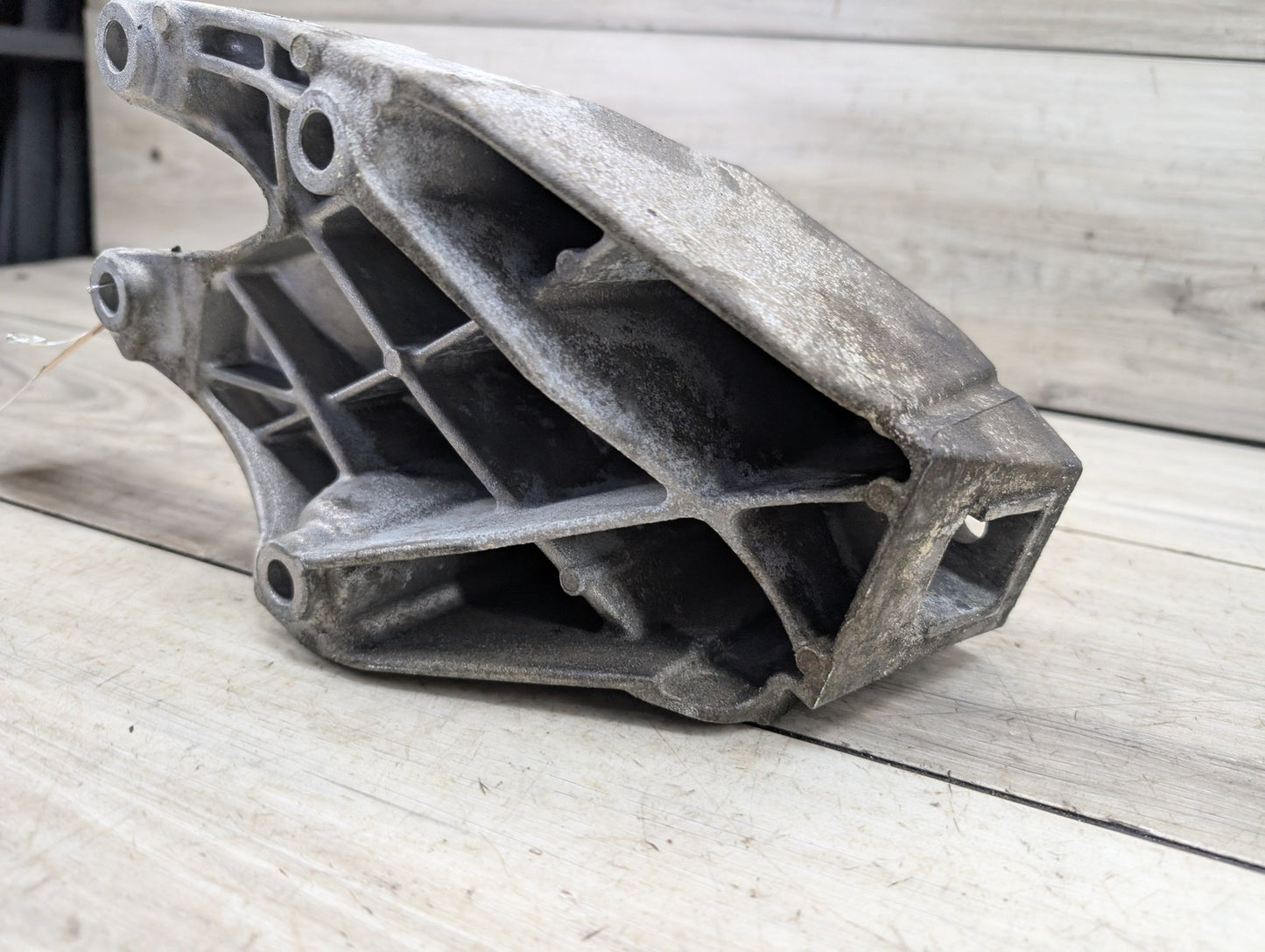 2019 - 2026 BMW 330i G20 Left Driver Engine Bracket Support Mount 6864595 B46B20O1