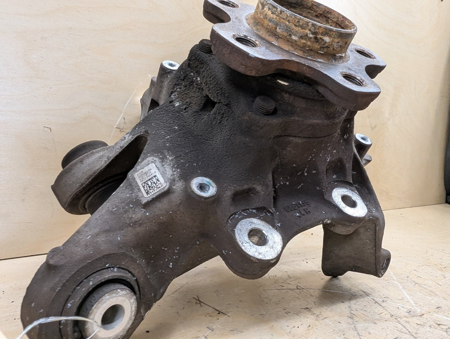 2016-2022 BMW 750i G12 Rear Right Passenger Spindle Knuckle w/ Bearing 6865662