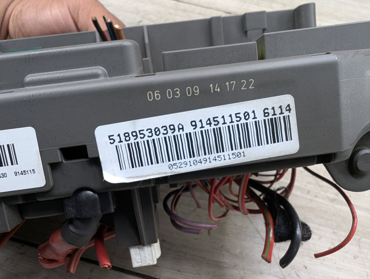 2007 - 2013 BMW X5 E70 Front Power Distribution Fuse Box 9145115 N62B48B