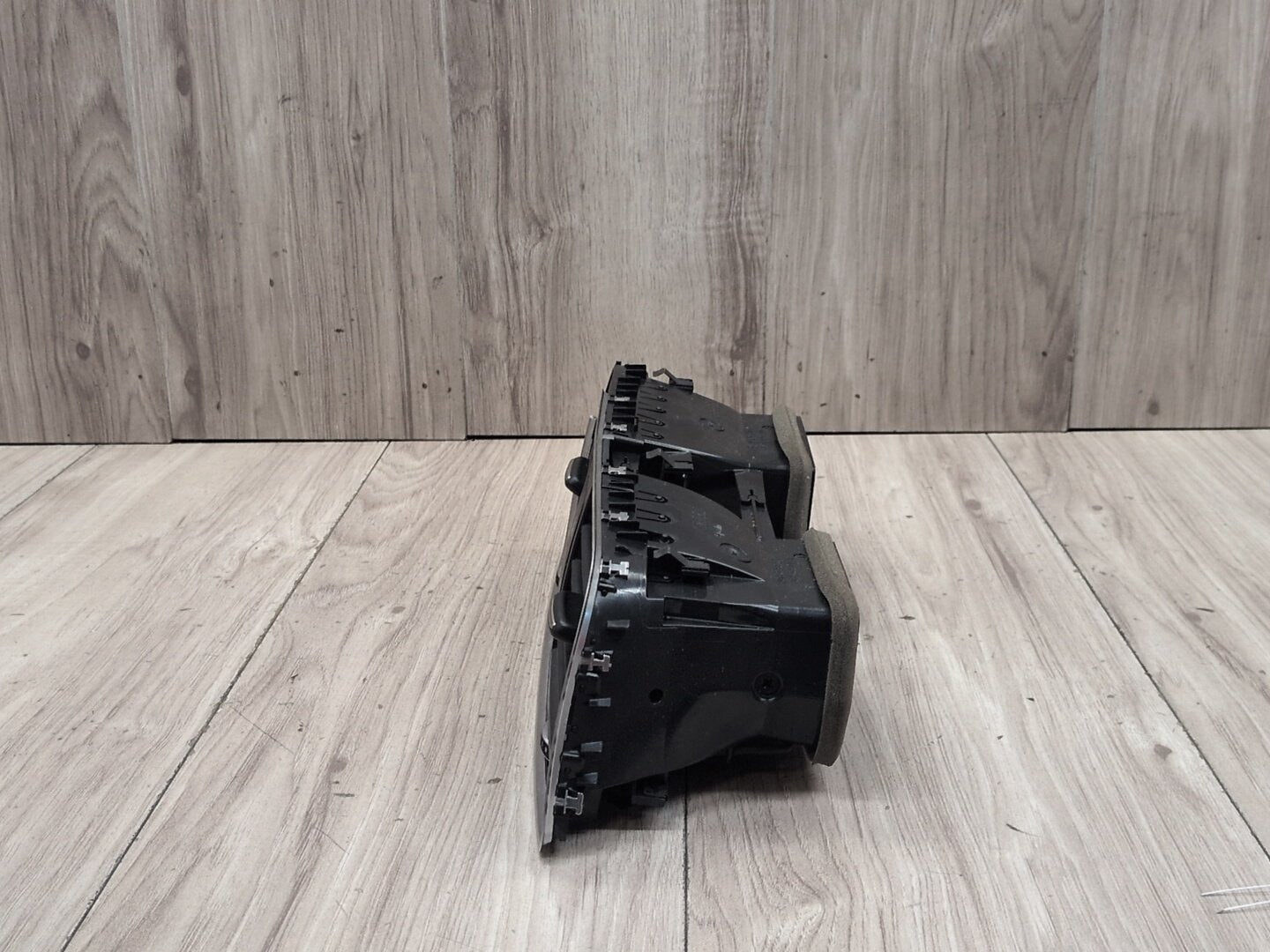 2015-2018 Audi Q3 8U Dashboard Dash Board Middle Center Air Vent 8U1820951C