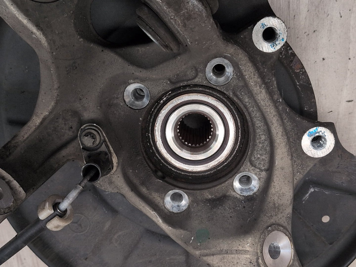 2009-2012 Mercedes-Benz E550 W212 Rear Left Driver Spindle Knuckle A2123502108