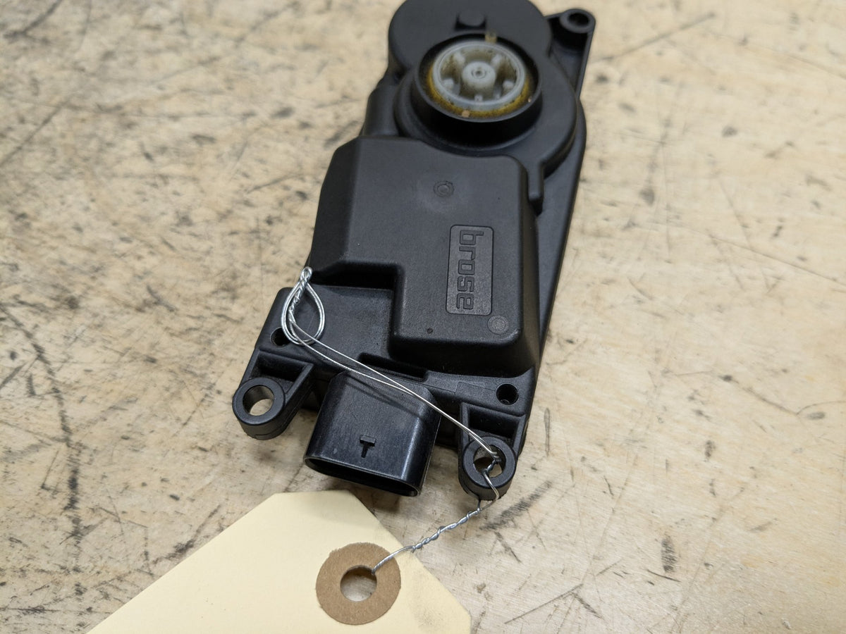 2018-2023 BMW M550i G30 Front Bumper Air Flap Shutter Motor Actuator 9854640