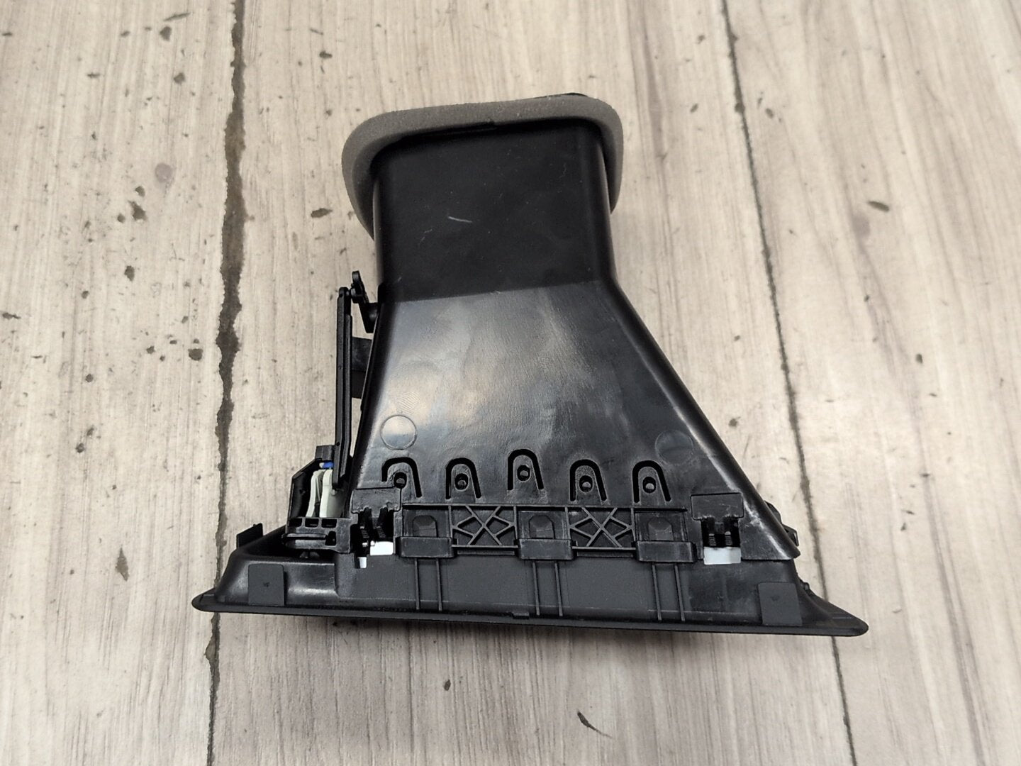 2012-2018 BMW M6 F06 Dashboard Dash Board Right Passenger Air Vent 9197485