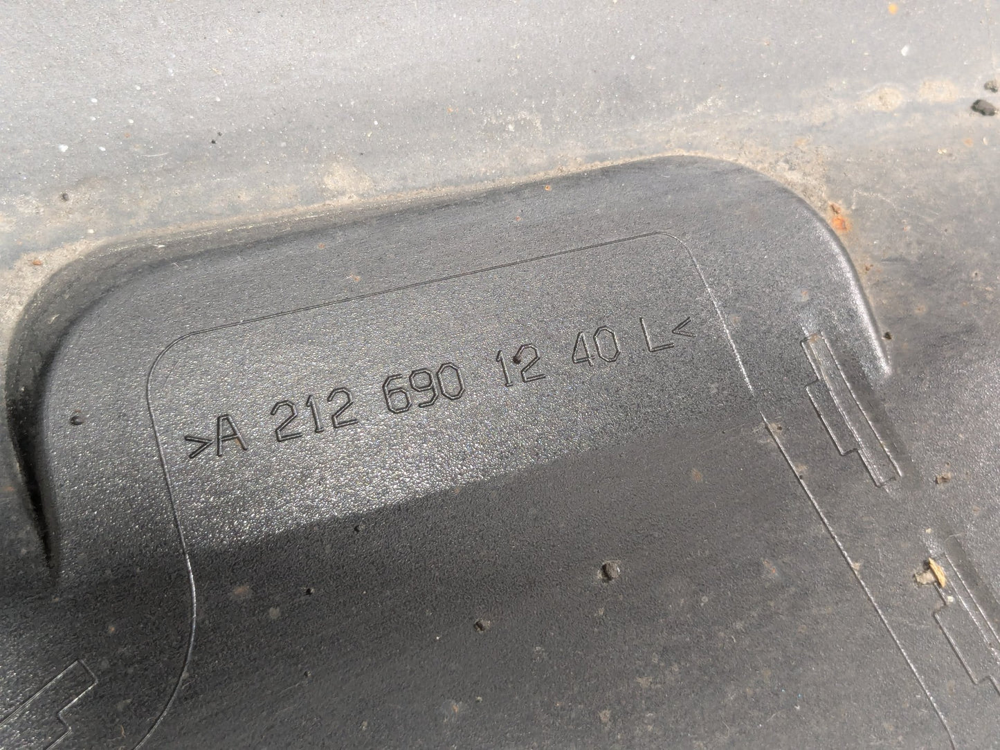 09-12 Mercedes-Benz E550 W212 Left Driver Side Skirt Rocker Panel A2126901540