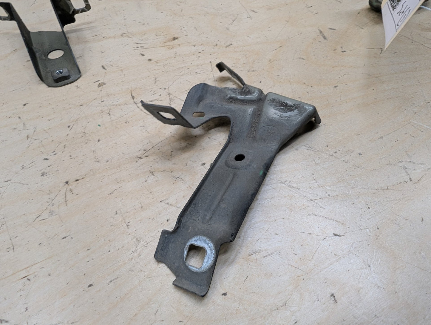 15-20 OEM BMW F80 F82 F83 M3 M4 Left Driver Fender Bracket Mount Carrier SET
