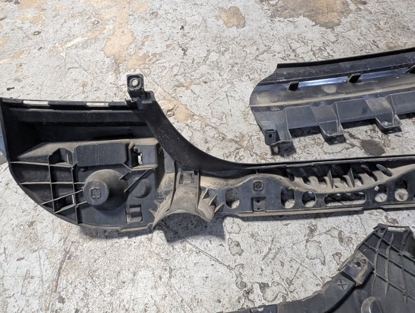 2011-2016 BMW 535i F10 Rear Left Right Center Bumper Support Brackets SET 7204017