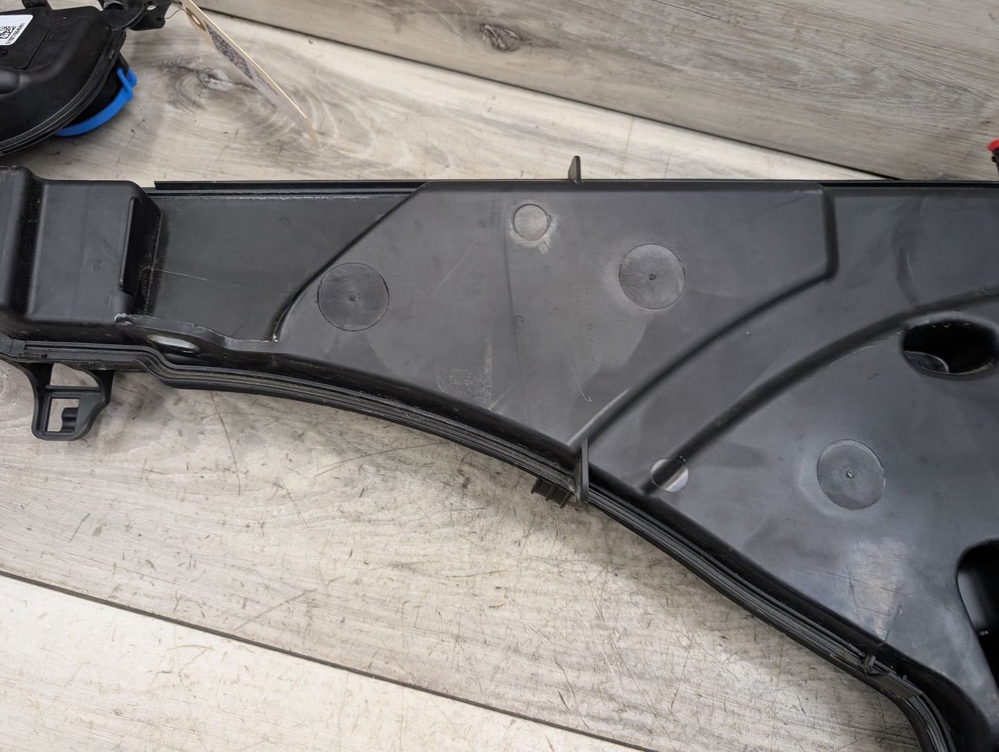 2019-2026 BMW X5 G05 Windshield Reservoir Tank Assembly 7499828