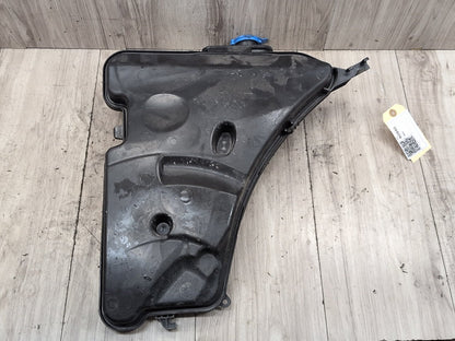 OEM BMW G12 G30 540 M550 750 M760 Windshield Wiper Washer Reservoir Tank Pump