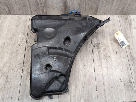 OEM BMW G12 G30 540 M550 750 M760 Windshield Wiper Washer Reservoir Tank Pump