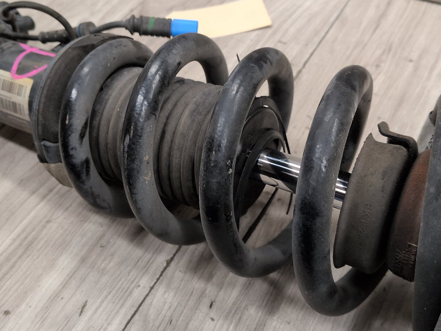 OEM BMW F85 F86 X5M X6M Front Right Passenger Strut Shock Absorber Spring VDC