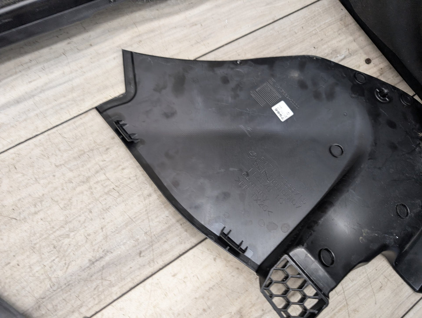 OEM BMW F90 M5 G30 530 540 M550 Front Left Engine Support Sealing Cover Trim SET