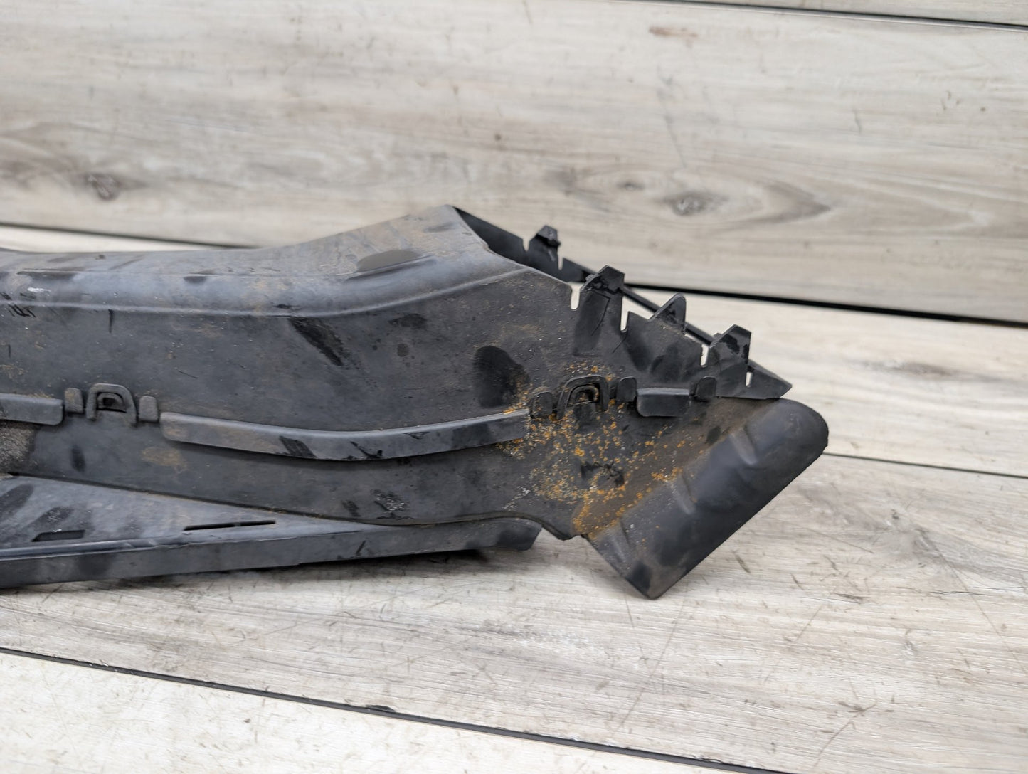 2007-2013 BMW X5 E70 Right Passenger Brake Air Duct 7222878
