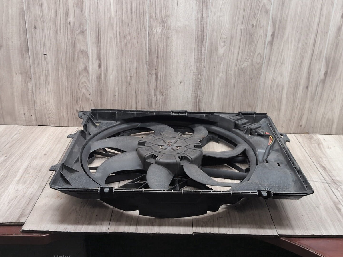 2008-2013 BMW 128i E82 Radiator Fan Shroud Housing w/ Motor 7561713