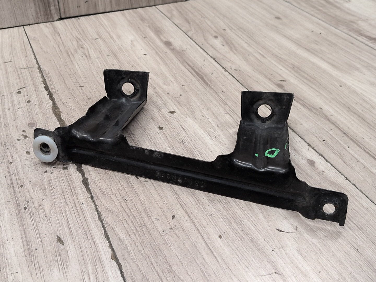OEM BMW F15 F16 F85 F86 X5 X6 Front Left Driver Fender Mount Support Brackets