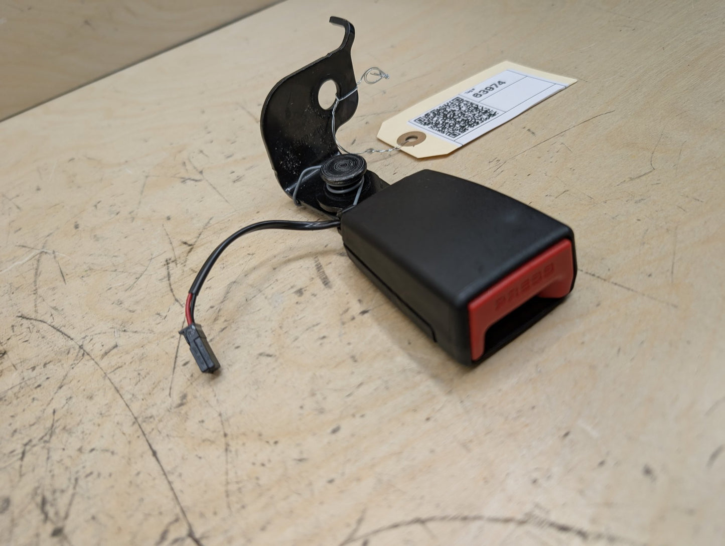 2018-2024 BMW X3 G01 Rear Left Driver Seatbelt Seat Belt Buckle 7414287