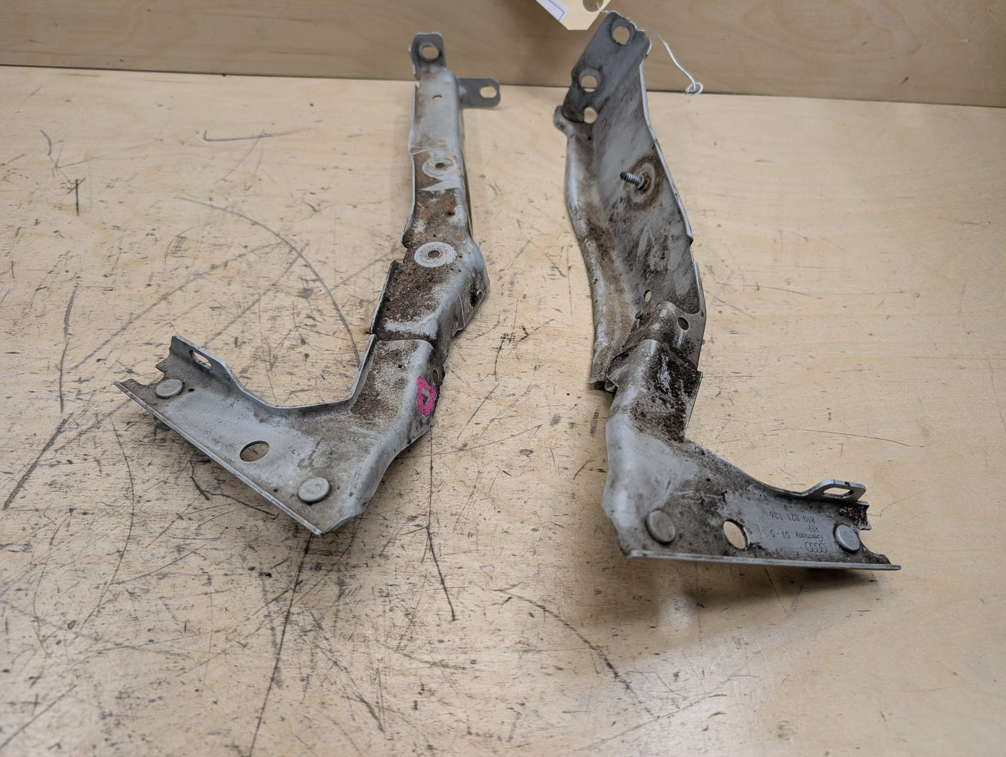 2011-2017 Audi 8T RS5 Front Left Right Fender Bracket Support Mount SET 8T0821136D