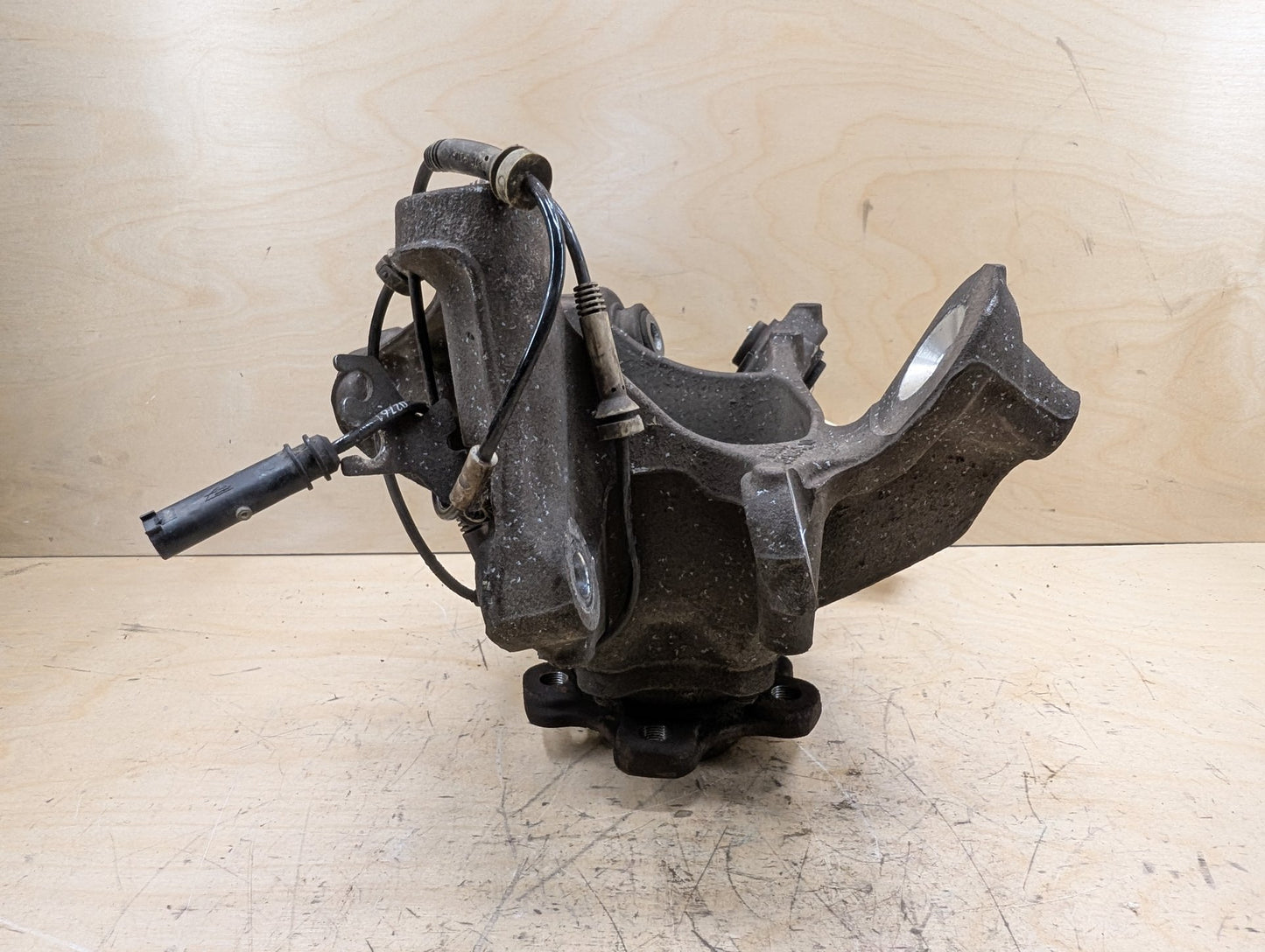 2016-2022 BMW 750i G12 Rear Right Passenger Spindle Knuckle w/ Bearing 6865662