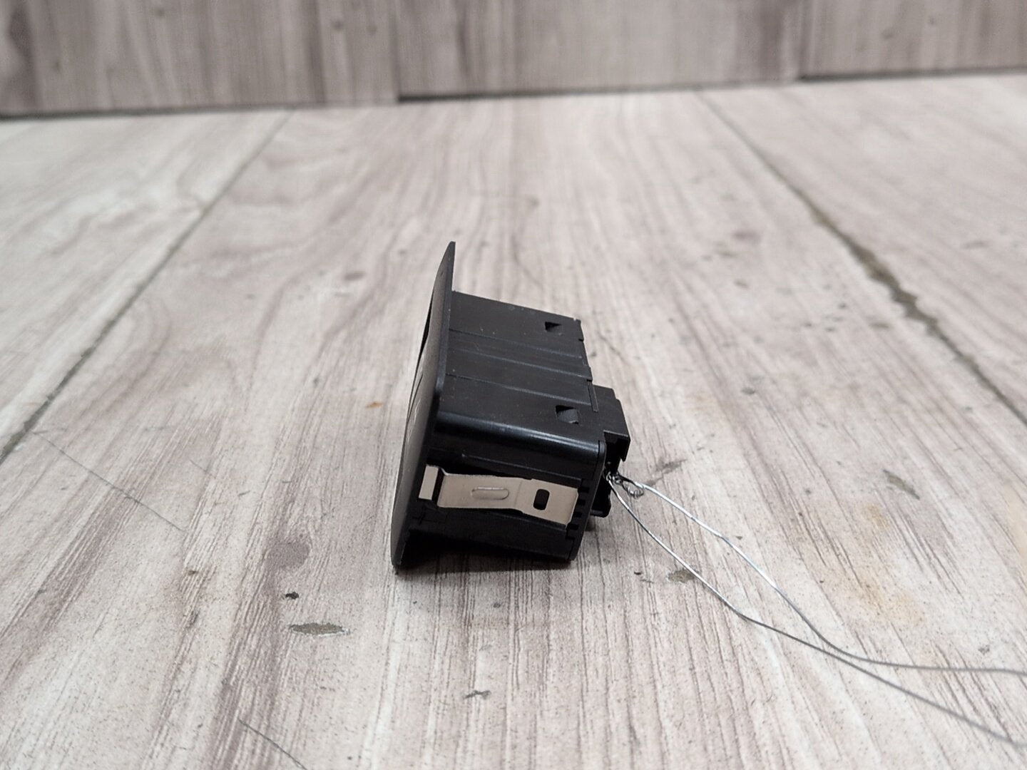 OEM BMW F02 F10 F15 F48 F90 G01 G20 G30 G80 X3 Rear Trunk Lid Center Lock Switch