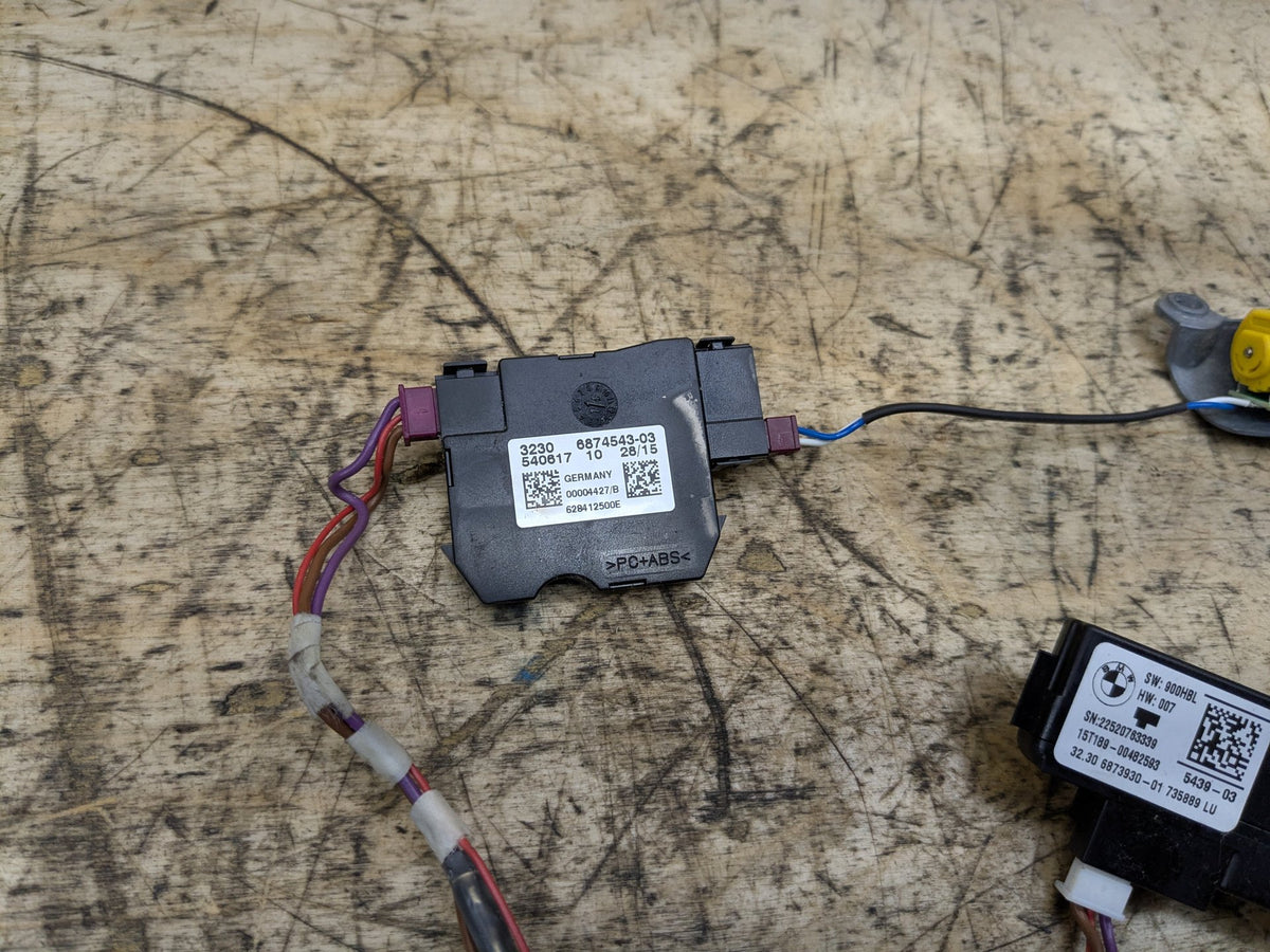 16-19 OEM BMW F90 G11 G12 740 750 Steering Wheel Touch Detection Control Module