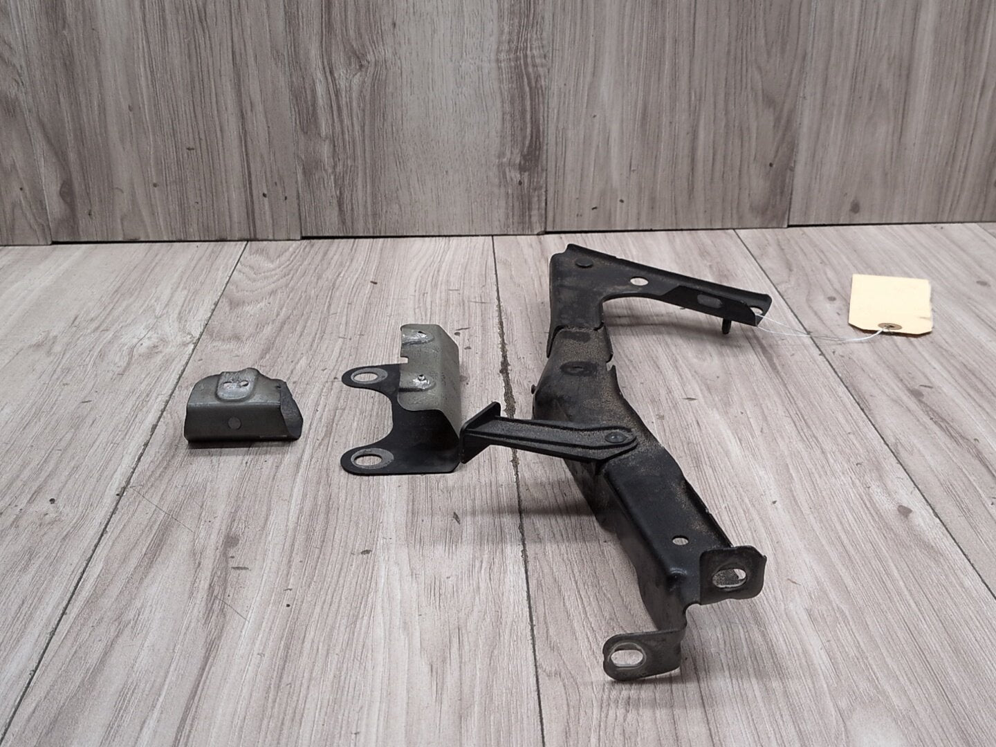 2008 - 2017 Audi S5 8T Front Left Driver Fender Brackets SET