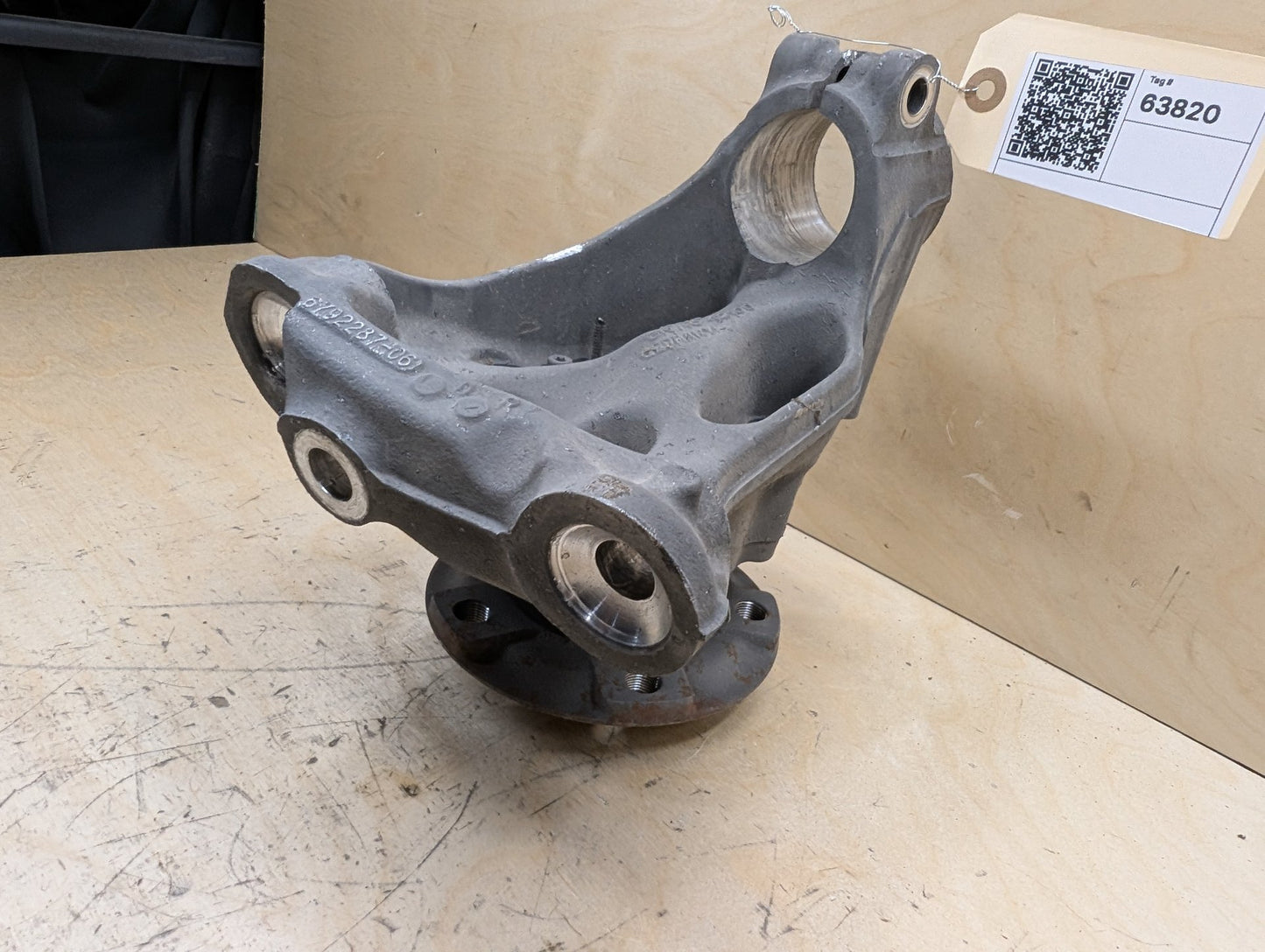 2012-2018 BMW 320i F30 Front Left Driver Spindle Knuckle w/ Bearing 6792287