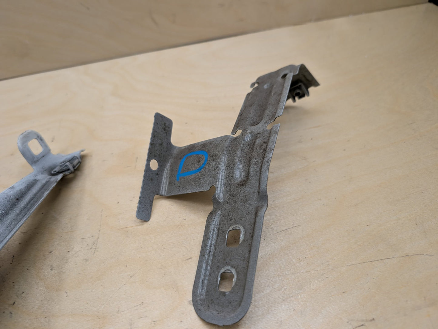 2011-2016 BMW X3 F25 Front Left Driver Fender Brackets SET 7267327