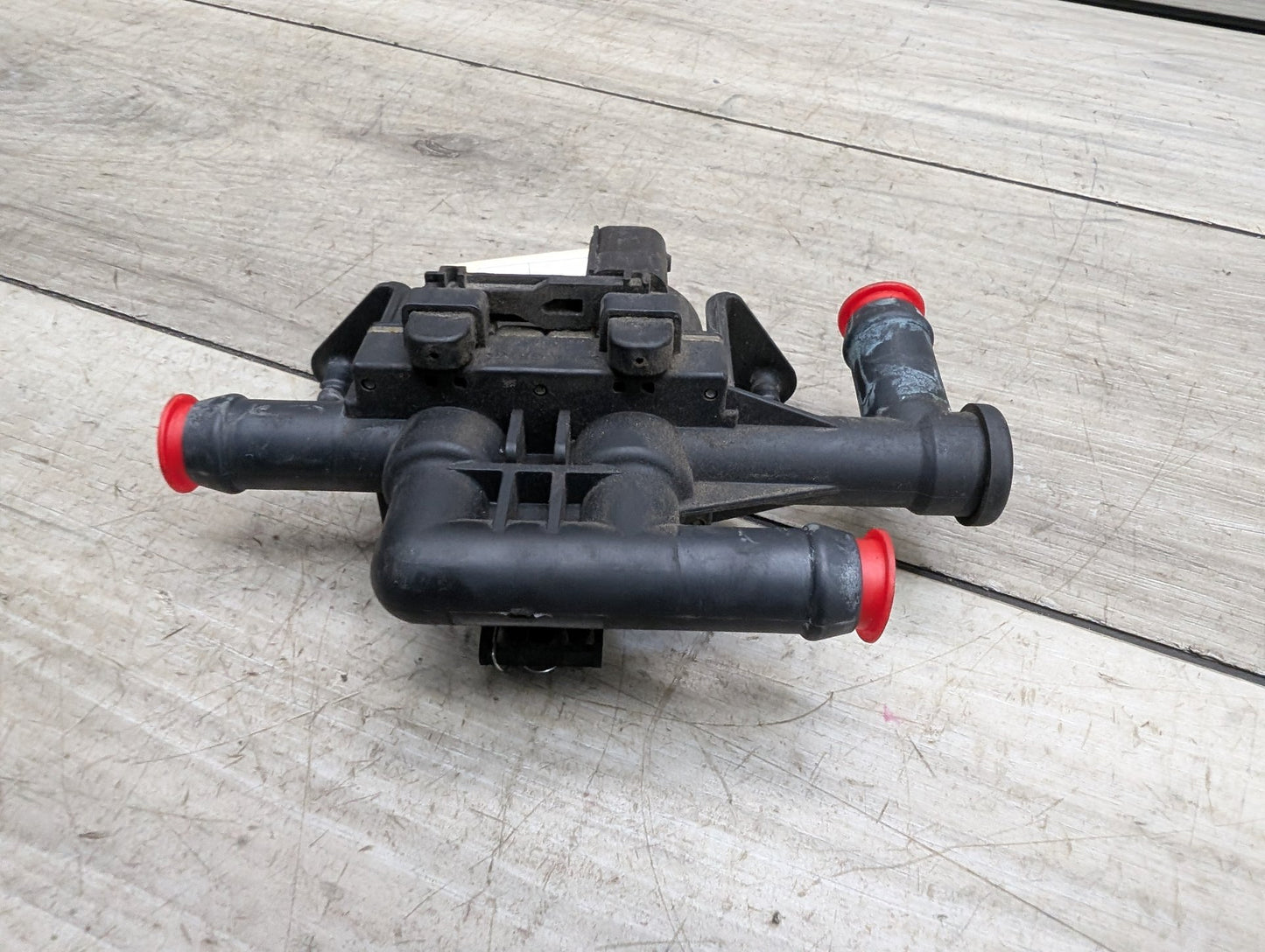 OEM BMW F01 F02 F06 F07 F10 F12 F13 M5 M6 Engine Water Heater Control Valve Pump