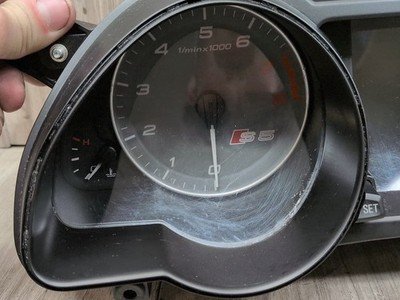 10-11 OEM Audi A5 S5 Instrument Speedometer Guage Cluster 8t0920983d