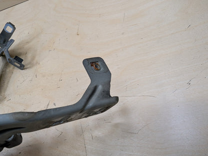 15-20 OEM BMW F80 F82 F83 M3 M4 Left Driver Fender Bracket Mount Carrier SET