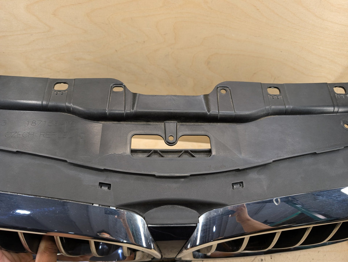 2016-2019 BMW 740i G12 Front Left Right Upper Bumper Cover Kidney Grilles SET 8091760 OEM